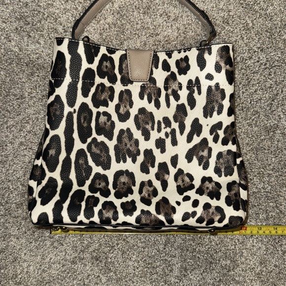 Jen&Co Vegan Leather Leopard Print Handbag NWOT - Picture 3 of 4